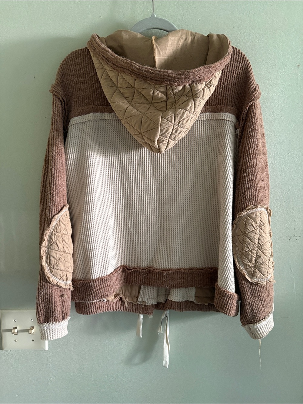 POL Taupe Knit Top with Cream Trim M - Picture 4 of 5